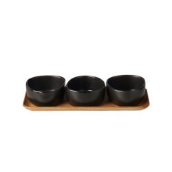 RAW Titanium Black 3 organic skåle på træfad Ø12 x 10 x (h)5 cm / 32,5 x 14 x 2 cm